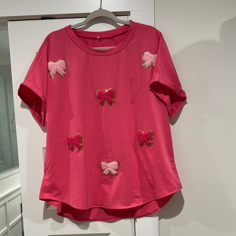 Vibrant Pink Short Sleeve Tee with Bow Pattern